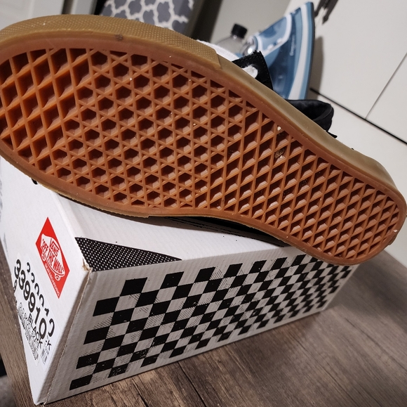 Vans - Picture 3 of 3